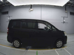 2013 Toyota Noah