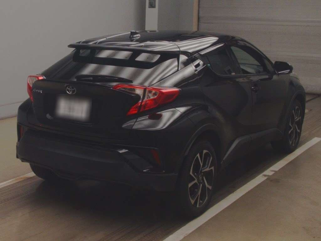 2017 Toyota C-HR NGX50[1]