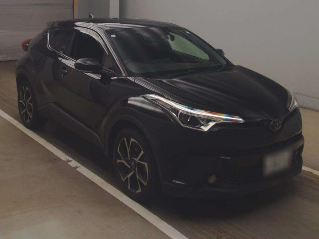 2017 Toyota C-HR NGX50[2]