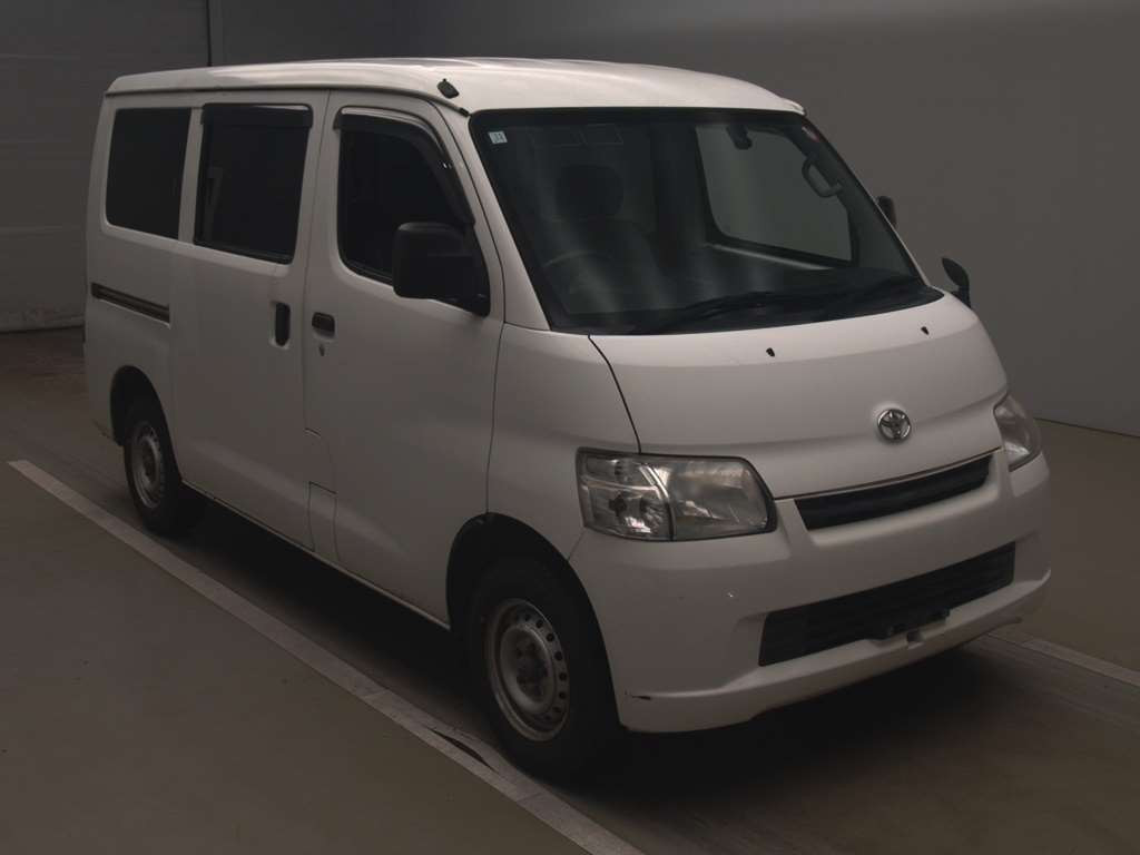 2015 Toyota Townace Van S402M[2]