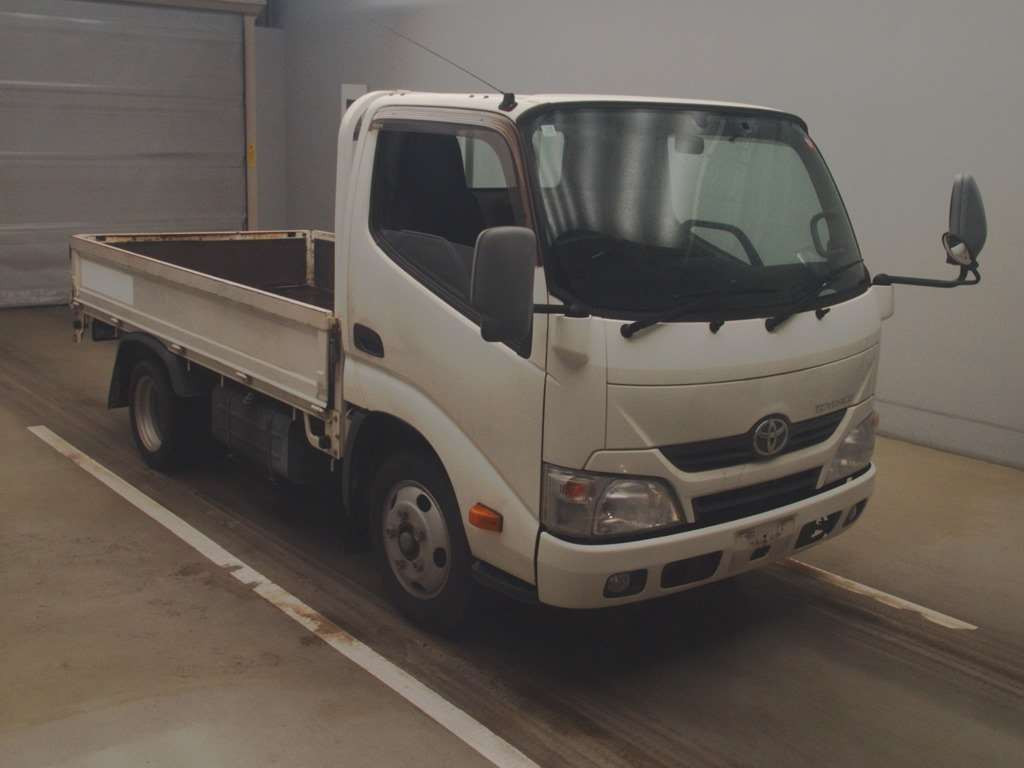 2014 Toyota Toyoace Truck XZU605[2]