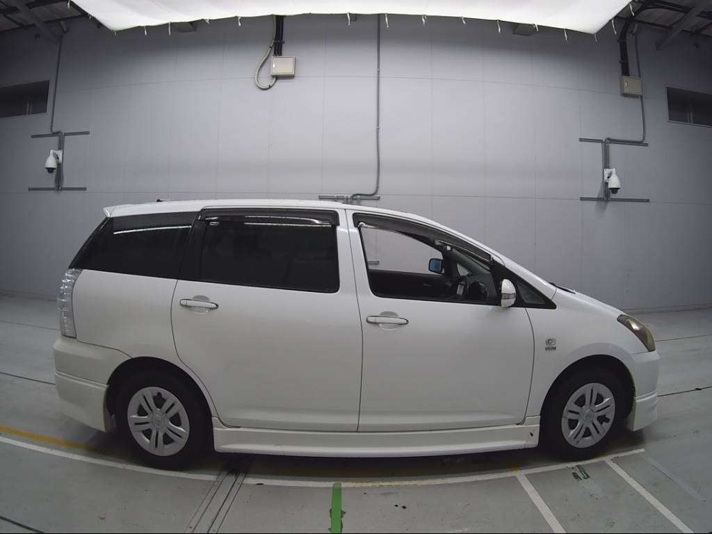 2005 Toyota Wish ZNE14G[2]