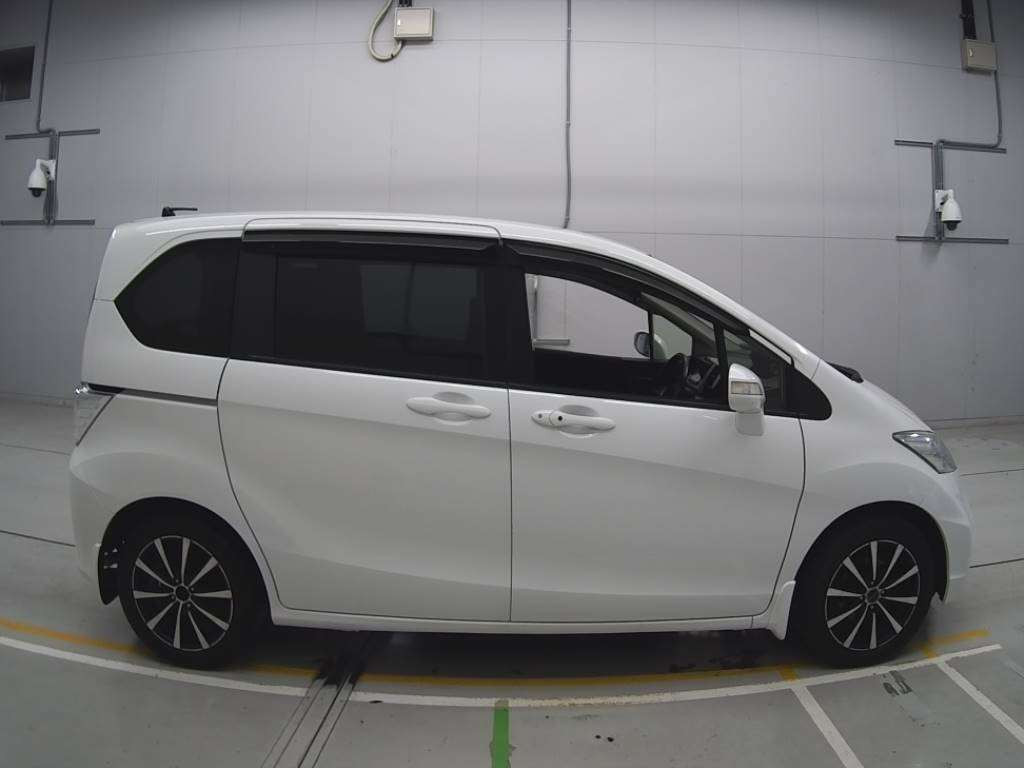 2013 Honda Freed GB3[2]