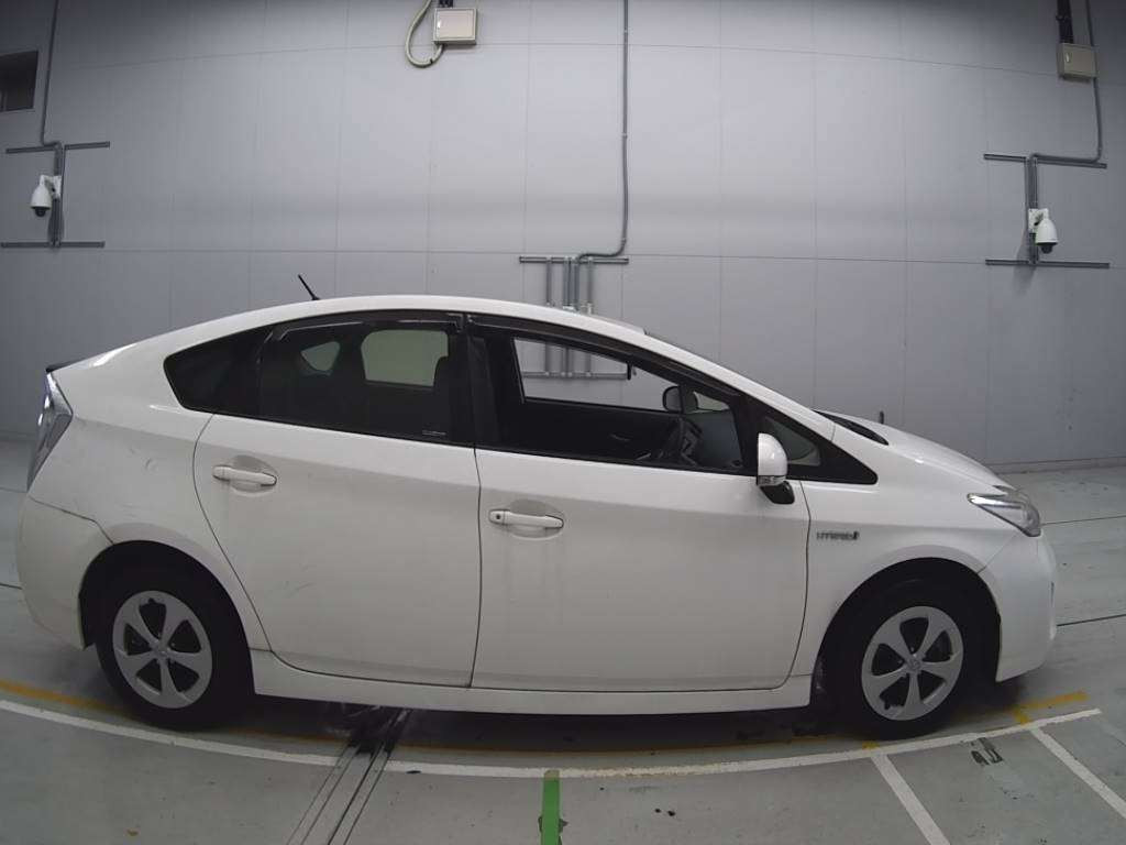 2013 Toyota Prius ZVW30[2]