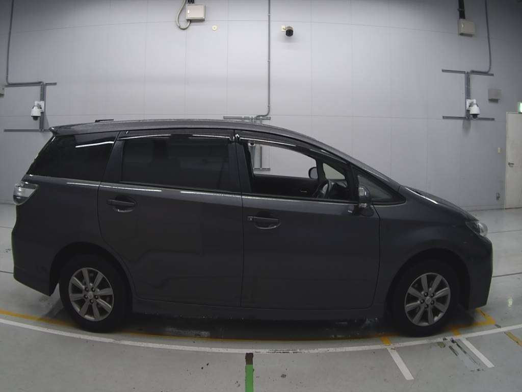 2013 Toyota Wish ZGE25W[2]