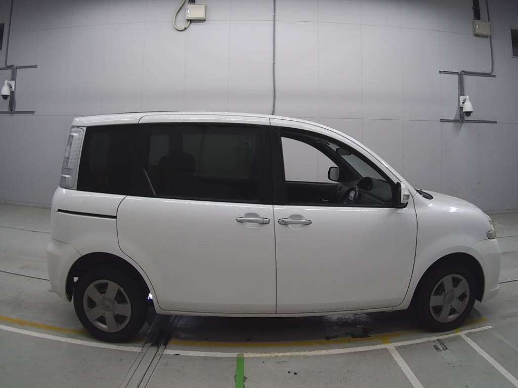 2013 Toyota Sienta NCP81G[2]