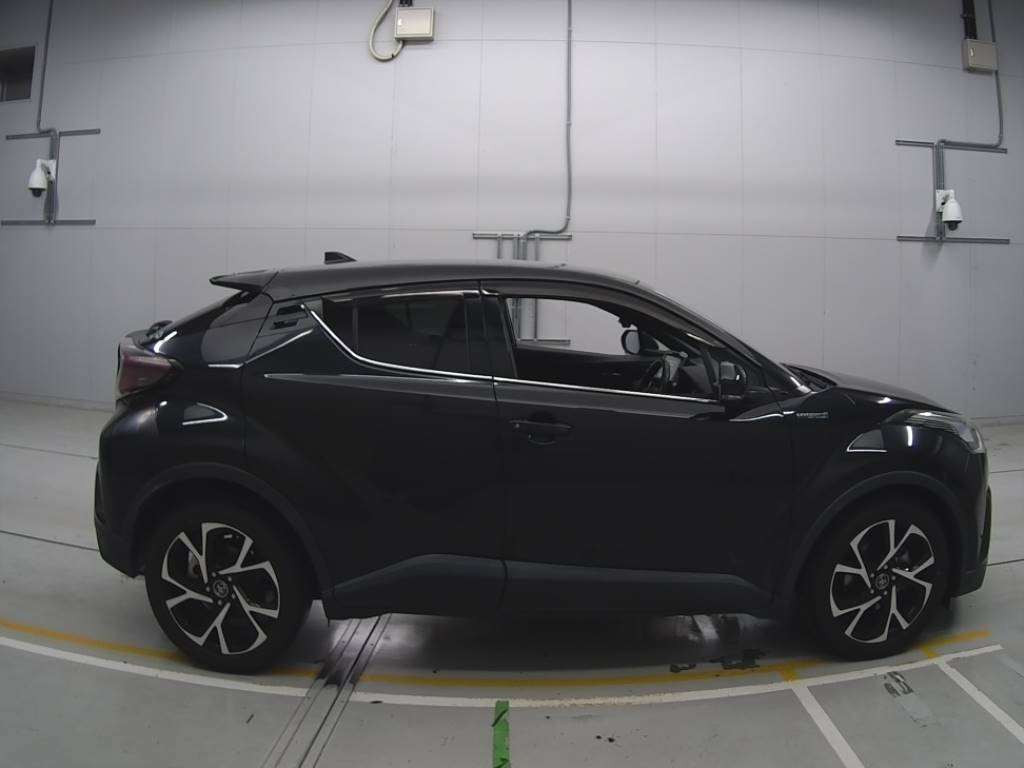 2017 Toyota C-HR ZYX10[2]