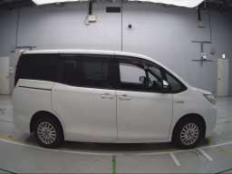 2016 Toyota Noah