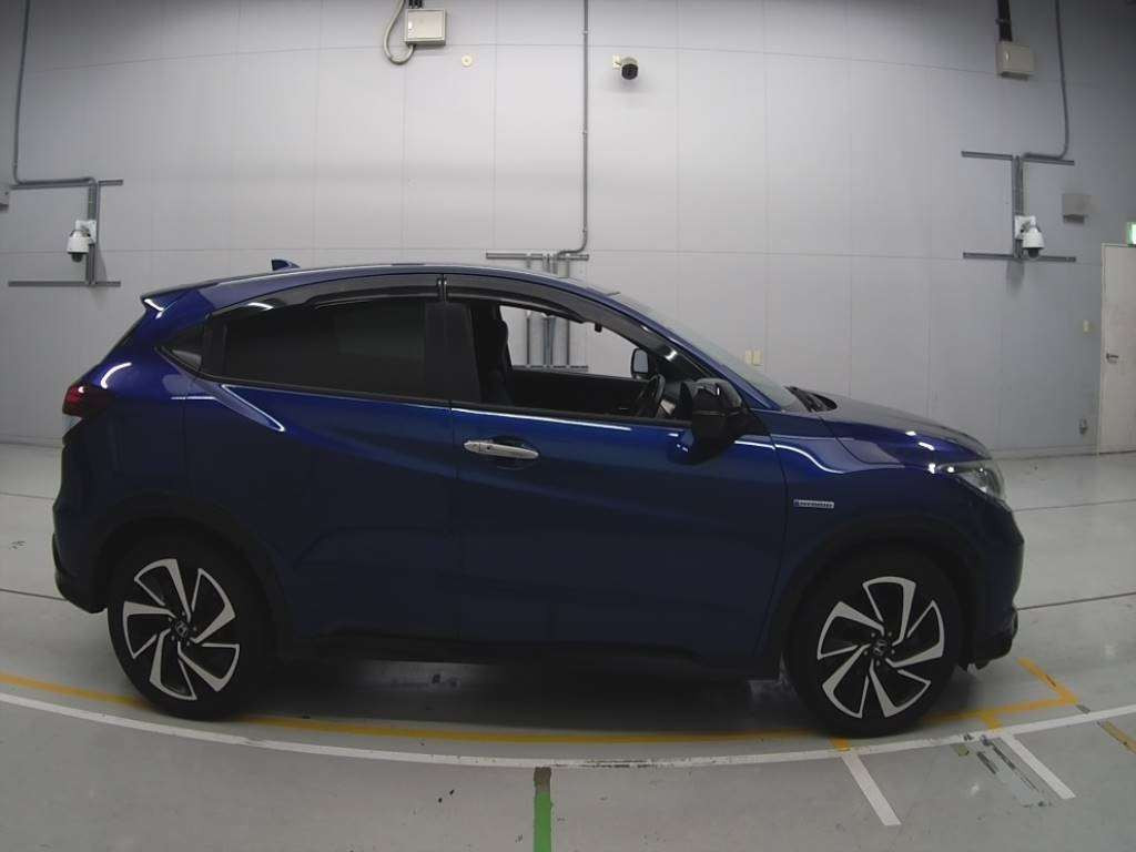 2016 Honda VEZEL RU3[2]