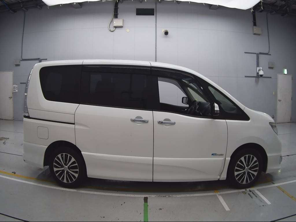 2015 Nissan Serena HFC26[2]