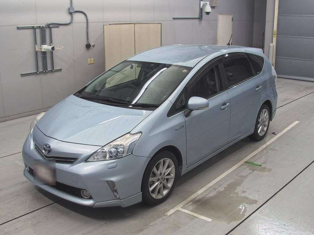 2011 Toyota Prius alpha ZVW41W[0]