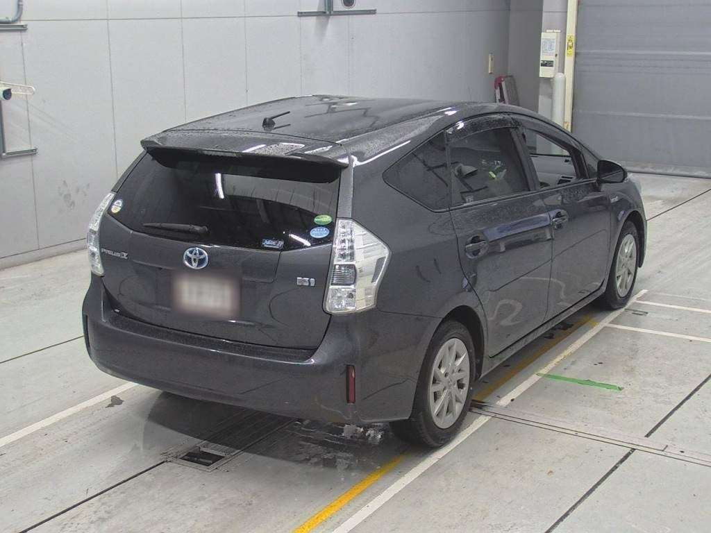 2013 Toyota Prius alpha ZVW41W[1]