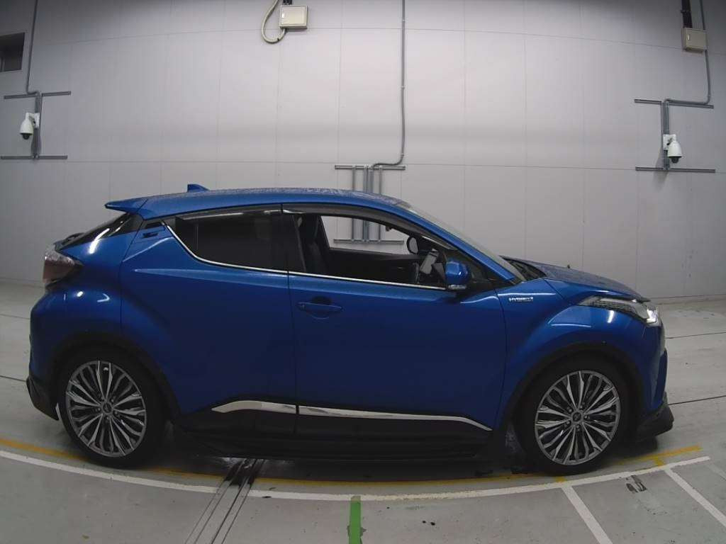 2017 Toyota C-HR ZYX10[2]