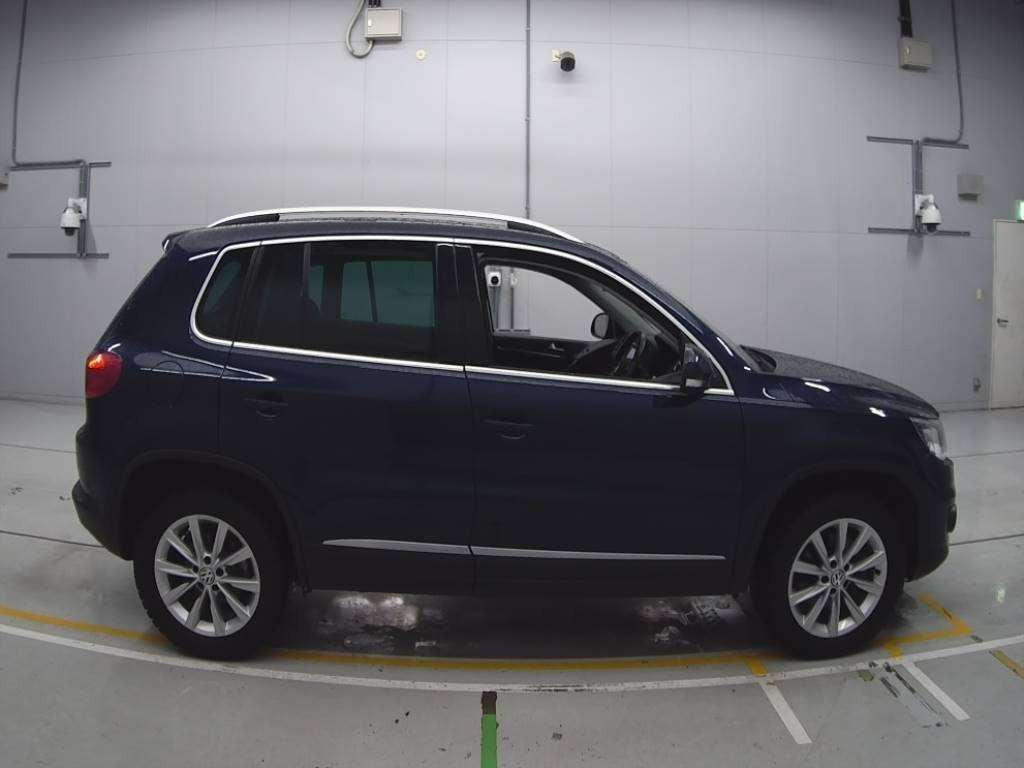 2012 Volkswagen Tiguan 5NCCZ[2]