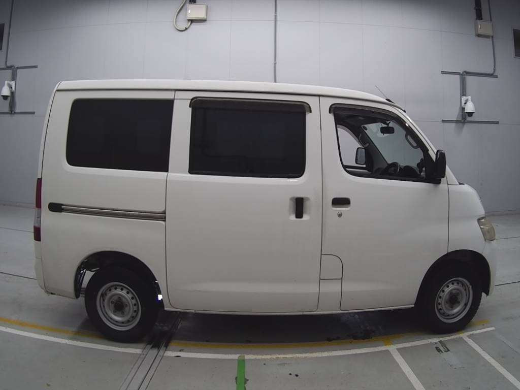 2013 Toyota Townace Van S402M[2]