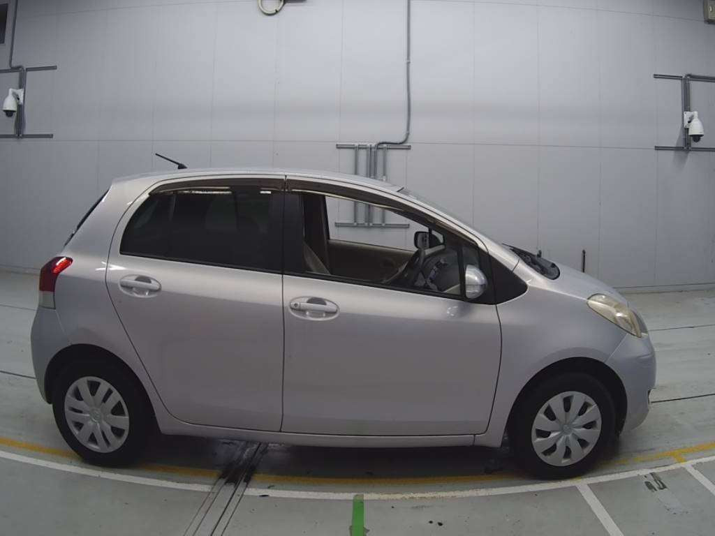 2009 Toyota Vitz SCP90[2]