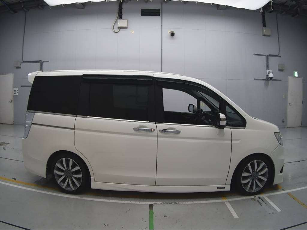 2011 Honda Step WGN Spada RK5[2]