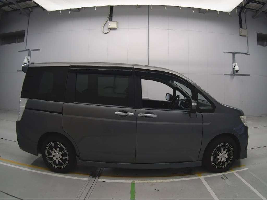 2012 Honda Step WGN Spada RK5[2]