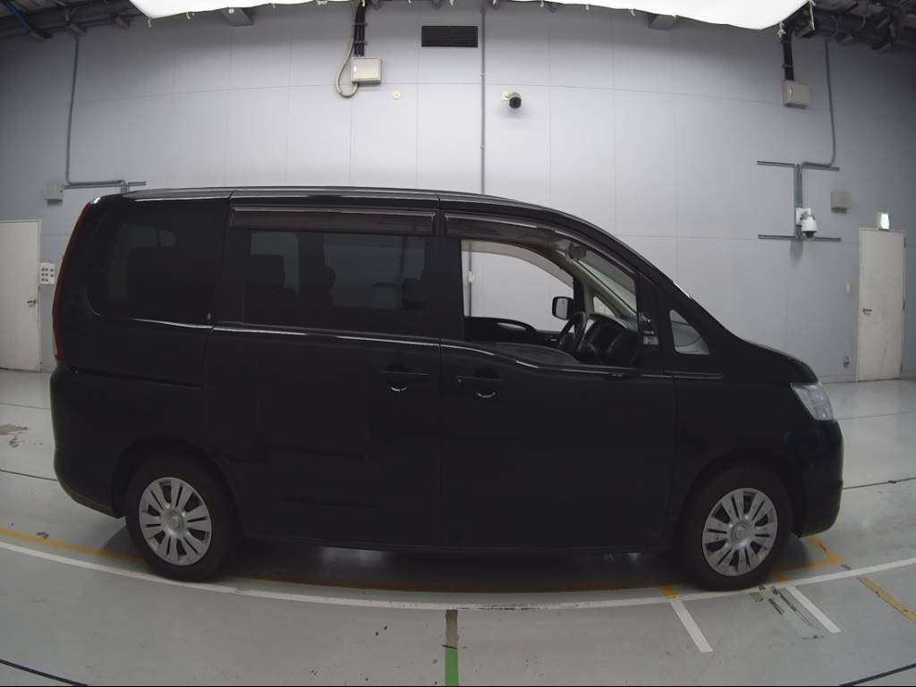 2009 Nissan Serena C25[2]