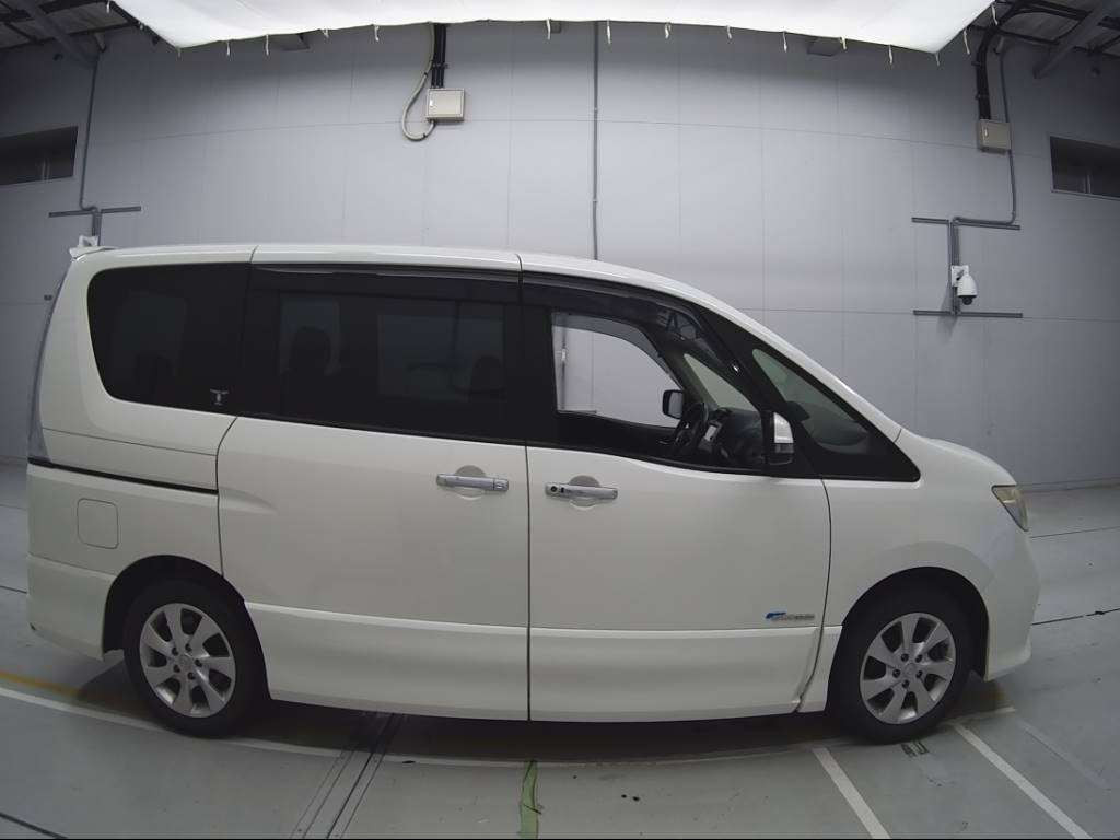 2013 Nissan Serena HFC26[2]