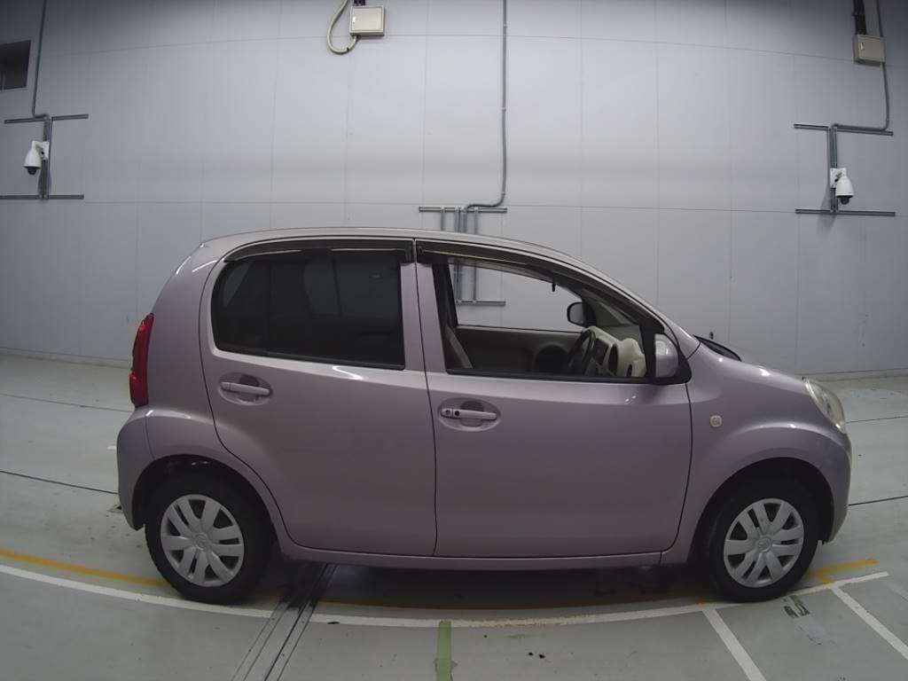 2011 Toyota Passo NGC30[2]