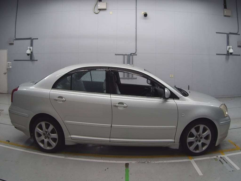 2004 Toyota Avensis AZT250[2]