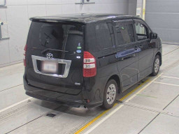 2013 Toyota Noah