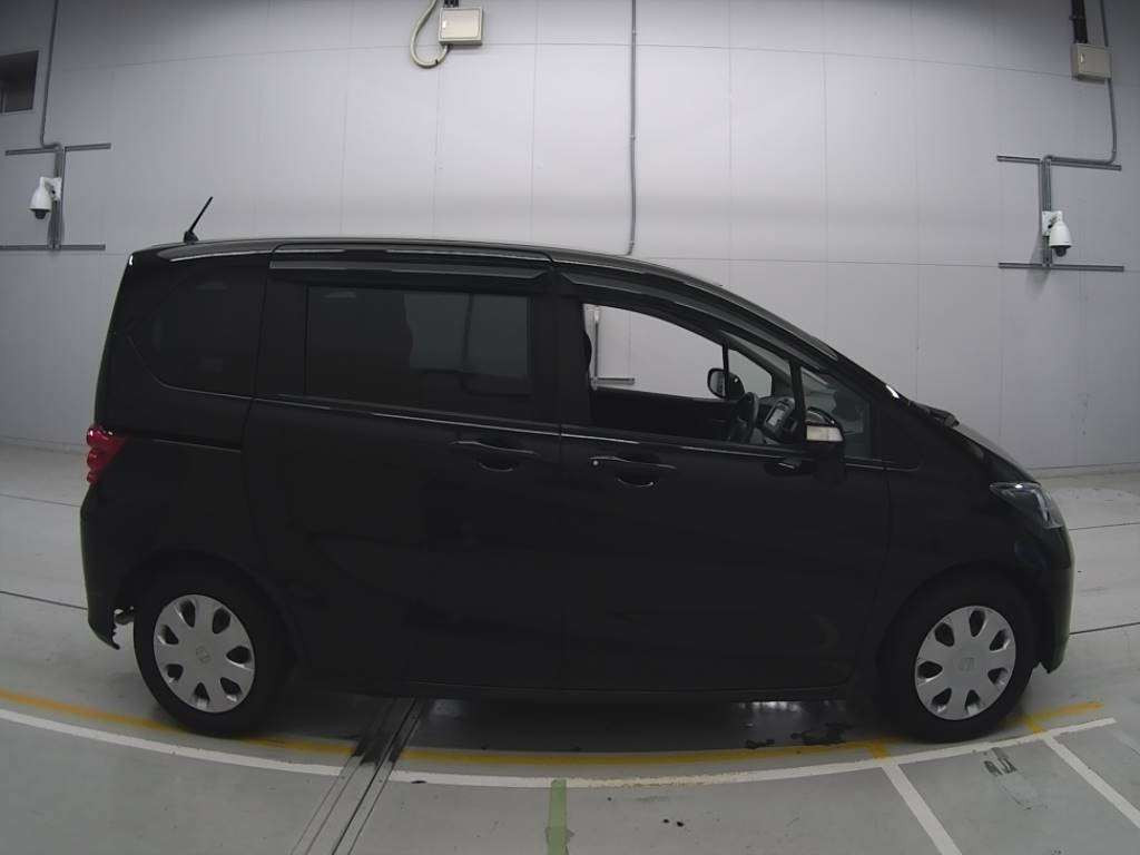 2011 Honda Freed GB3[2]