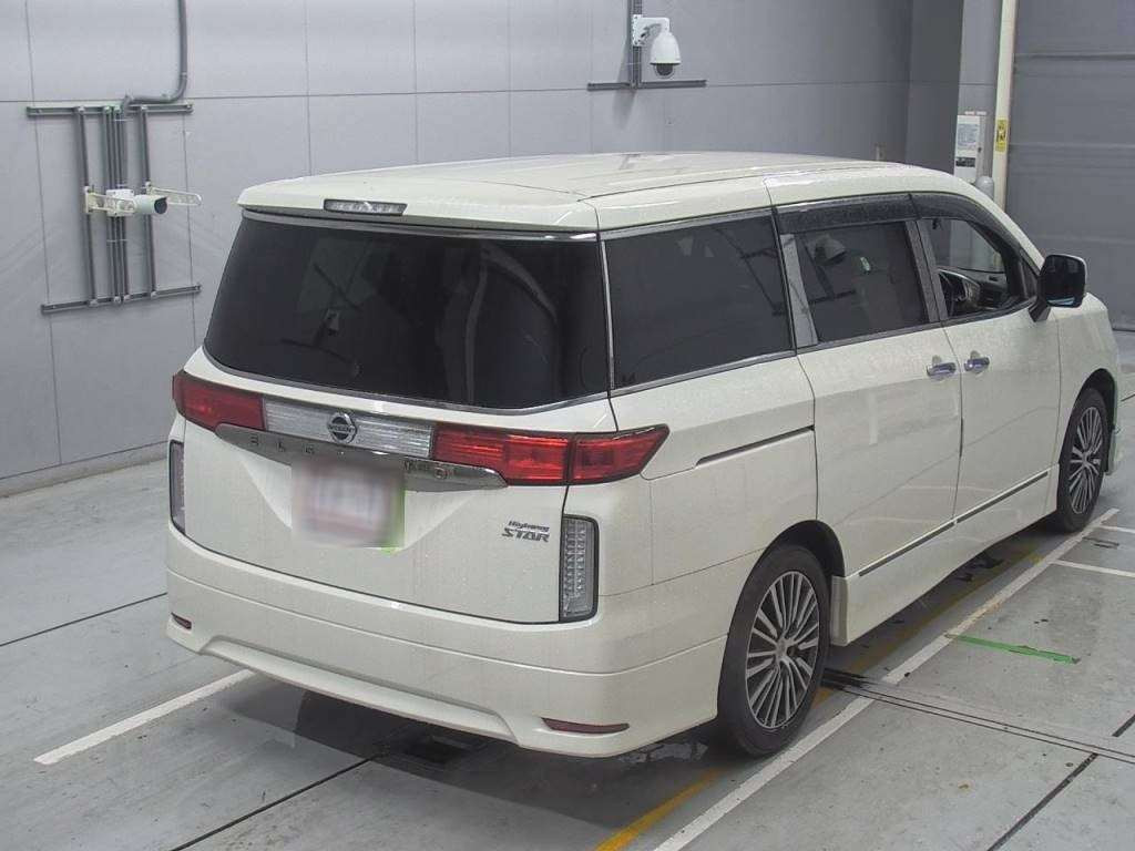 2014 Nissan Elgrand TE52[1]