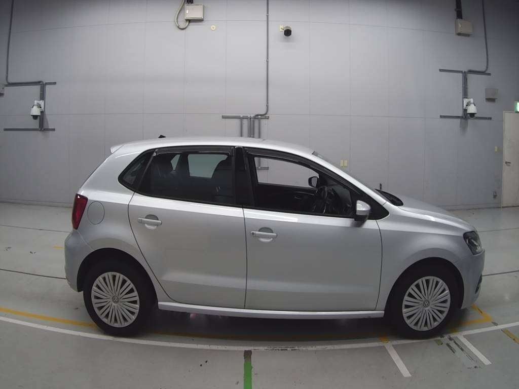 2015 Volkswagen Polo 6RCJZ[2]