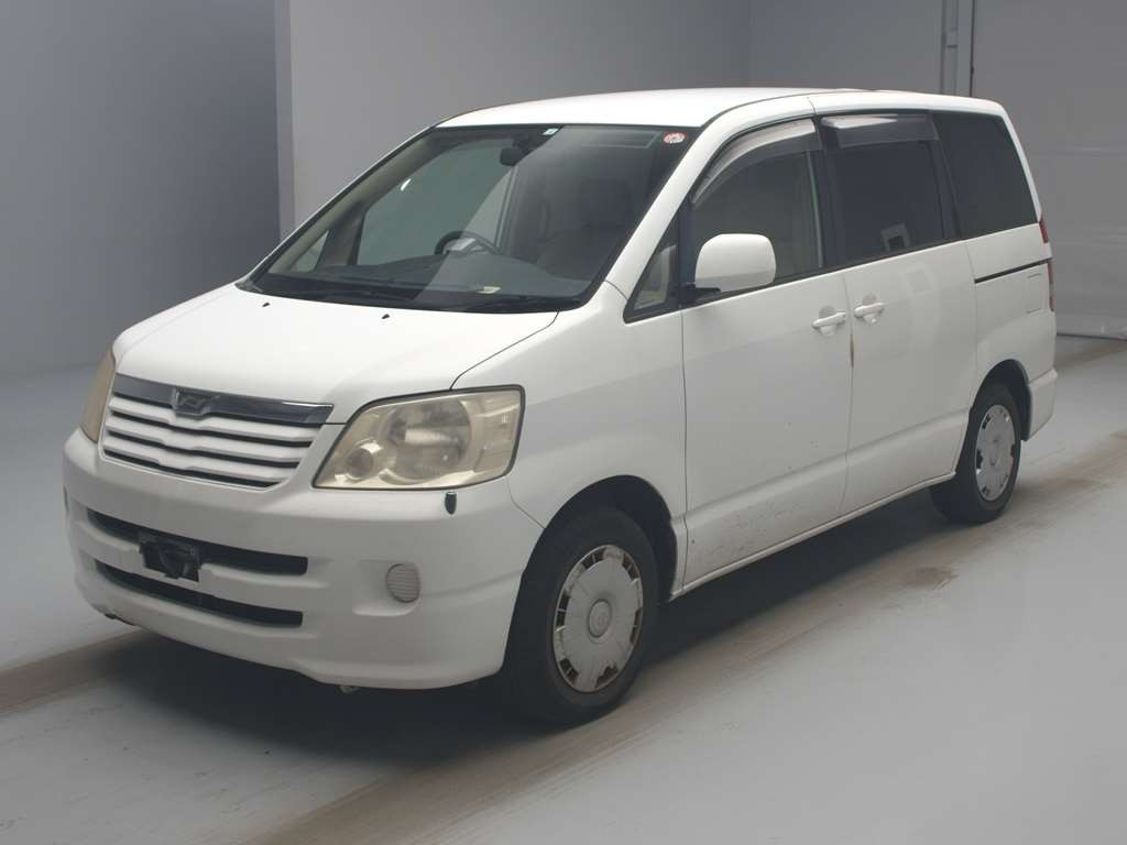 2004 Toyota Noah AZR60G[0]