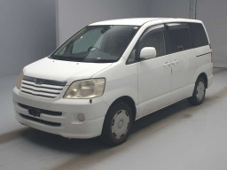 2004 Toyota Noah