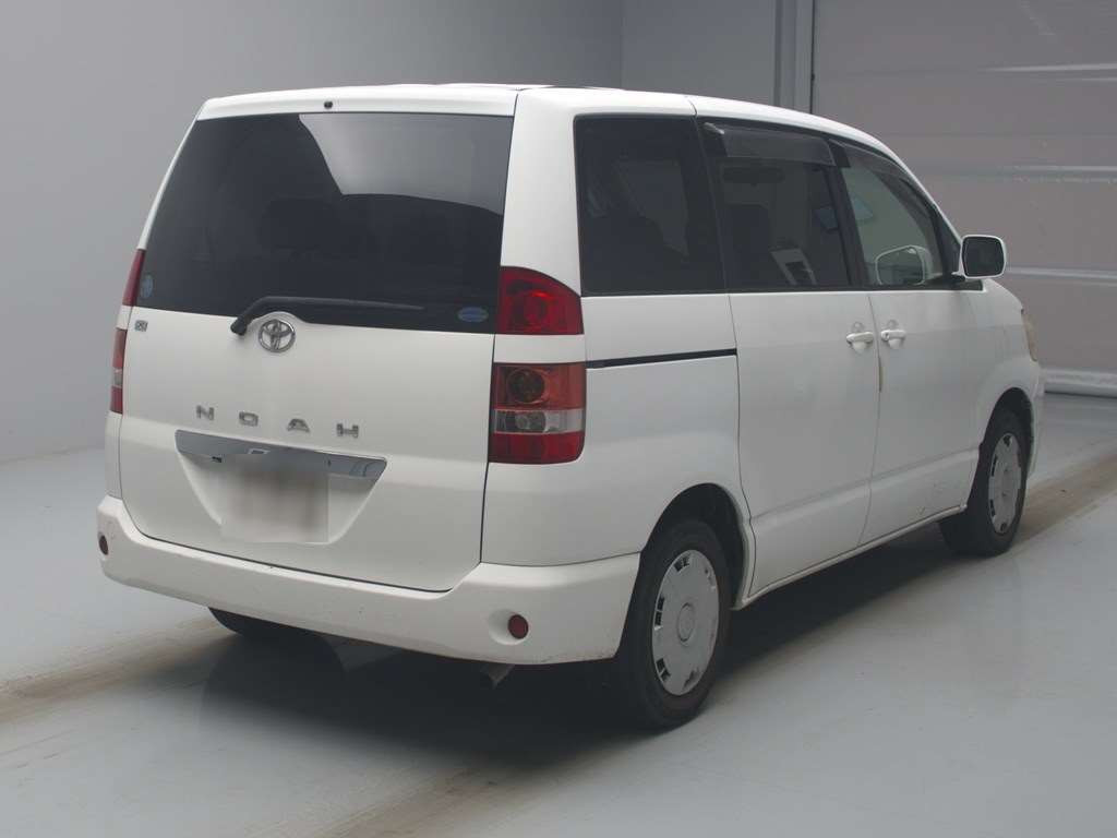 2004 Toyota Noah AZR60G[1]