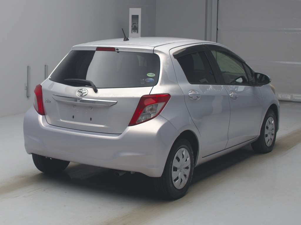 2013 Toyota Vitz NSP130[1]