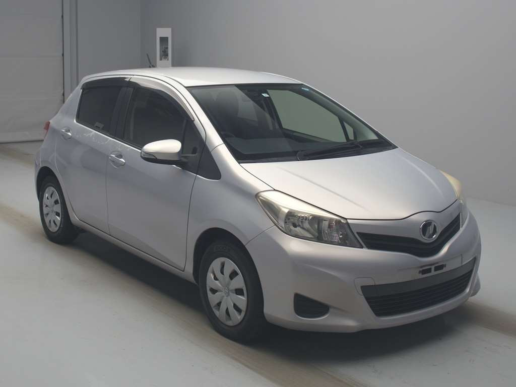 2013 Toyota Vitz NSP130[2]