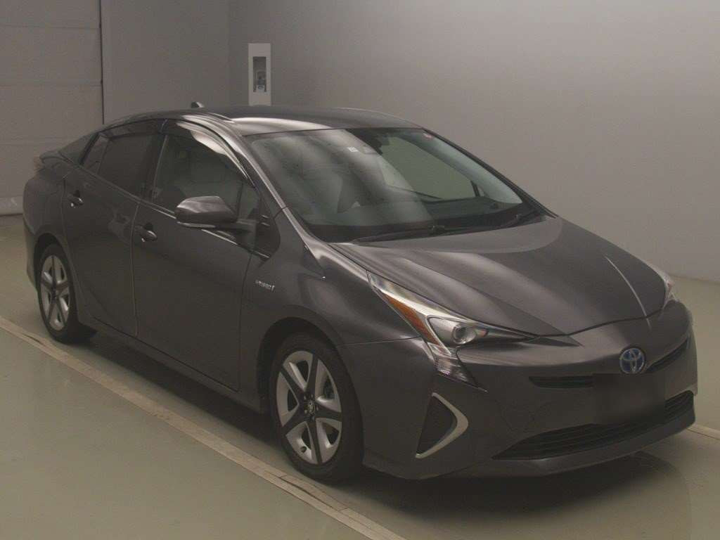 2015 Toyota Prius ZVW50[2]