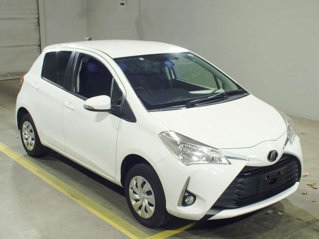 2017 Toyota Vitz NSP135[2]