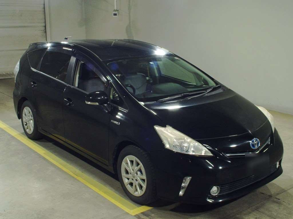 2012 Toyota Prius alpha ZVW41W[2]