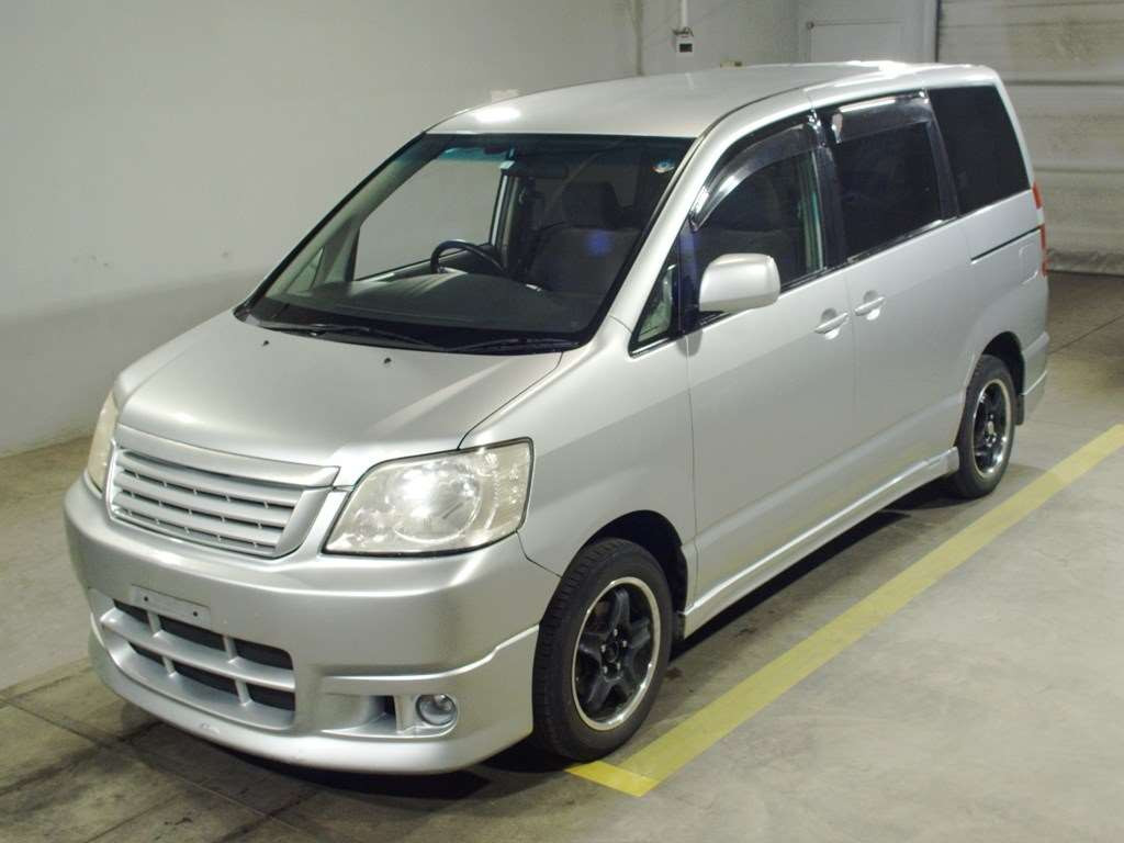 2002 Toyota Noah AZR65G[0]