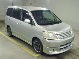 2002 Toyota Noah