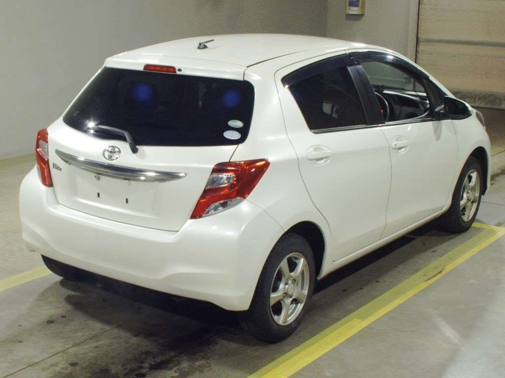 2015 Toyota Vitz KSP130[1]