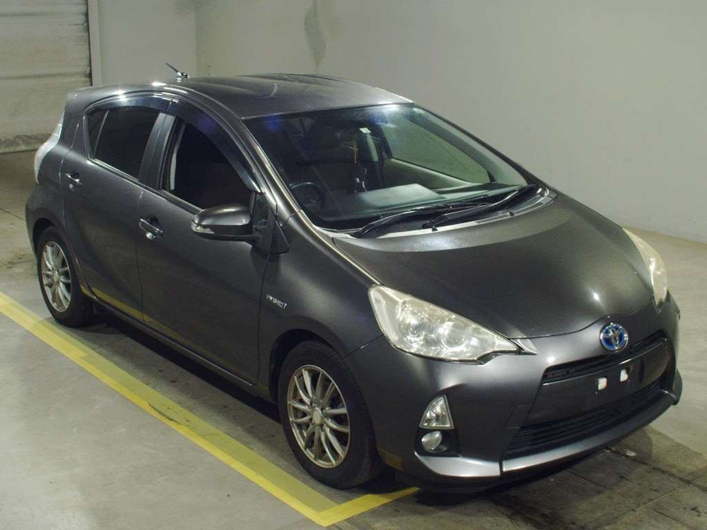 2012 Toyota Aqua NHP10[2]