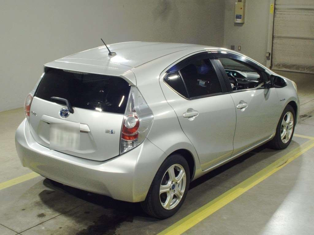 2012 Toyota Aqua NHP10[1]