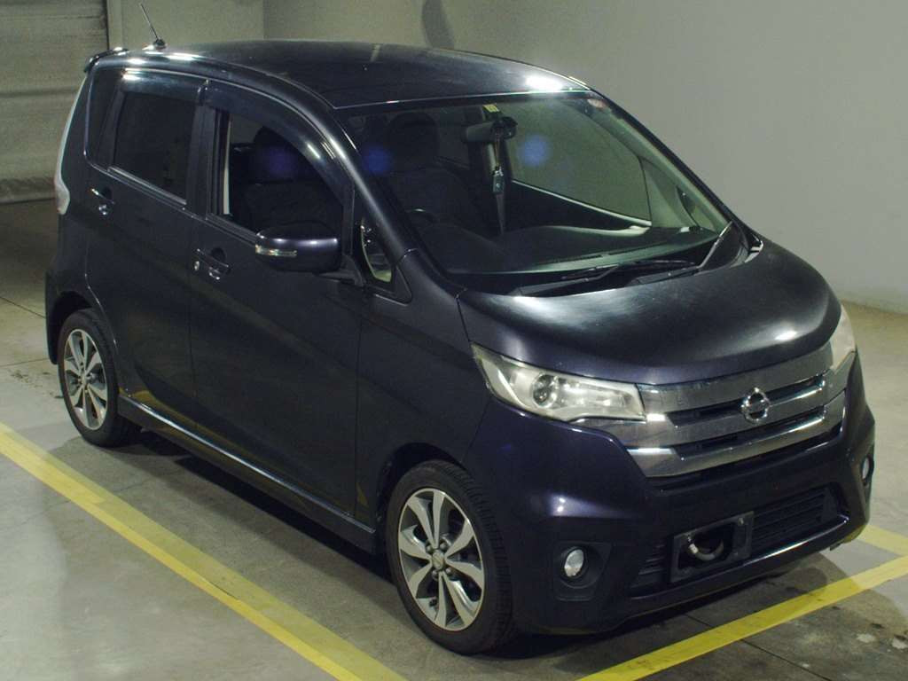 2013 Nissan DAYZ B21W[2]