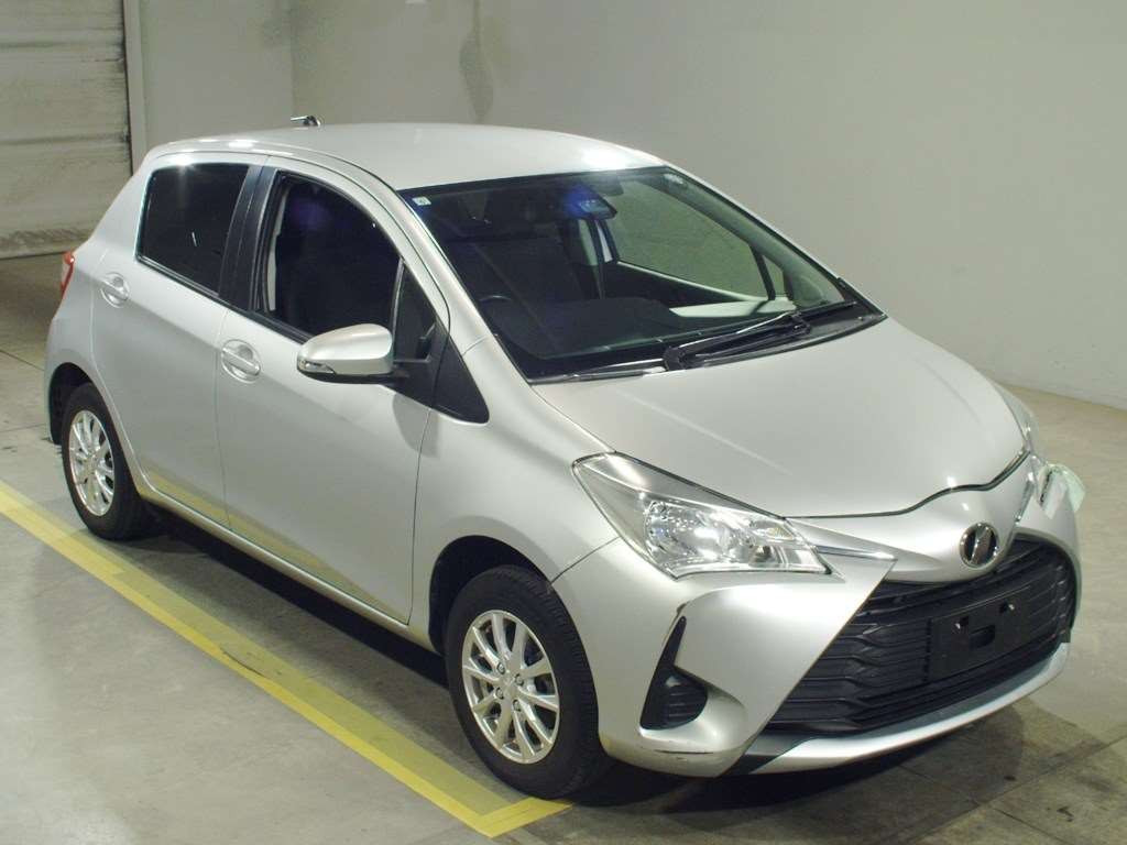 2017 Toyota Vitz NSP135[2]