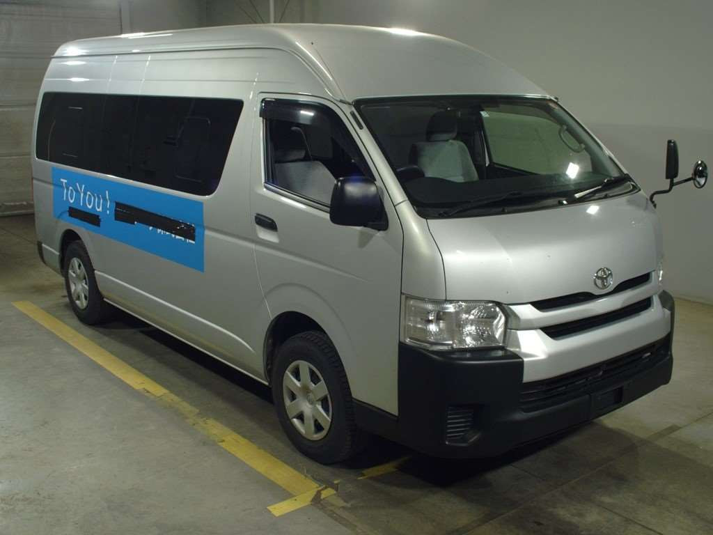 2017 Toyota Hiace Commuter TRH228B[2]