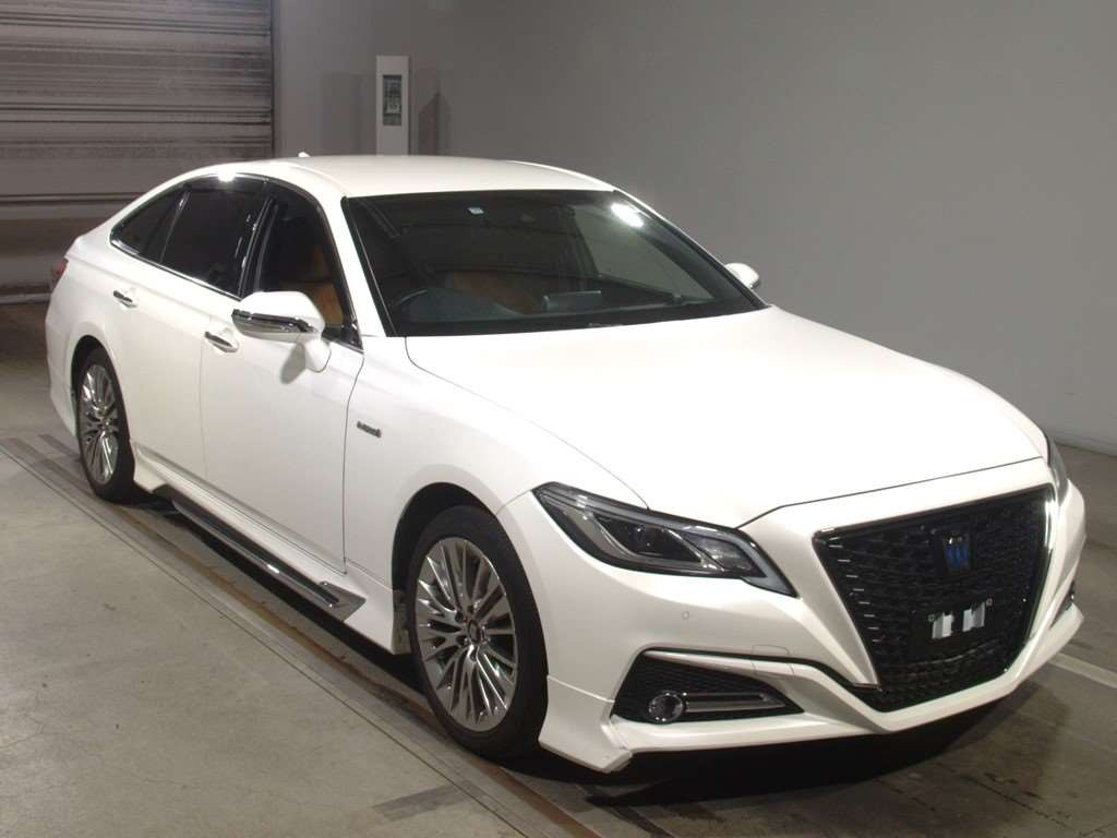 2019 Toyota Crown Hybrid AZSH20[2]