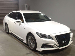 2019 Toyota Crown Hybrid