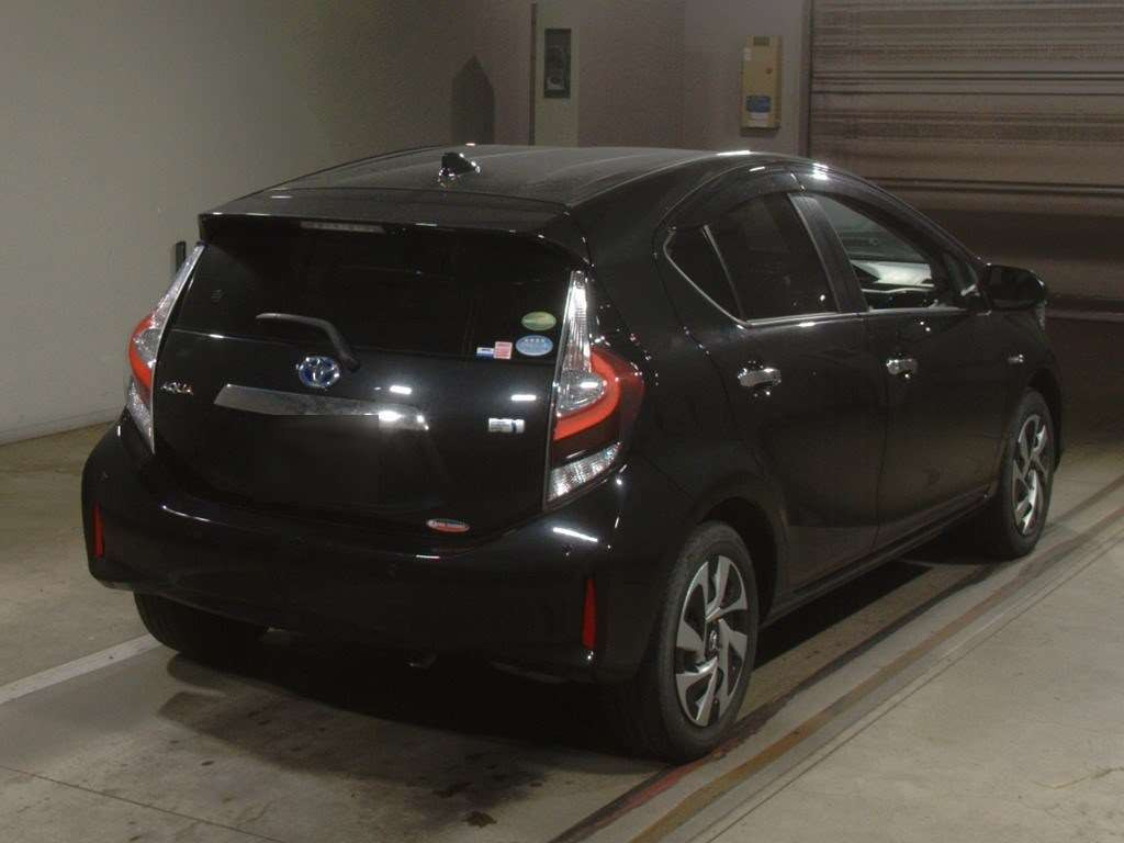 2019 Toyota Aqua NHP10[1]