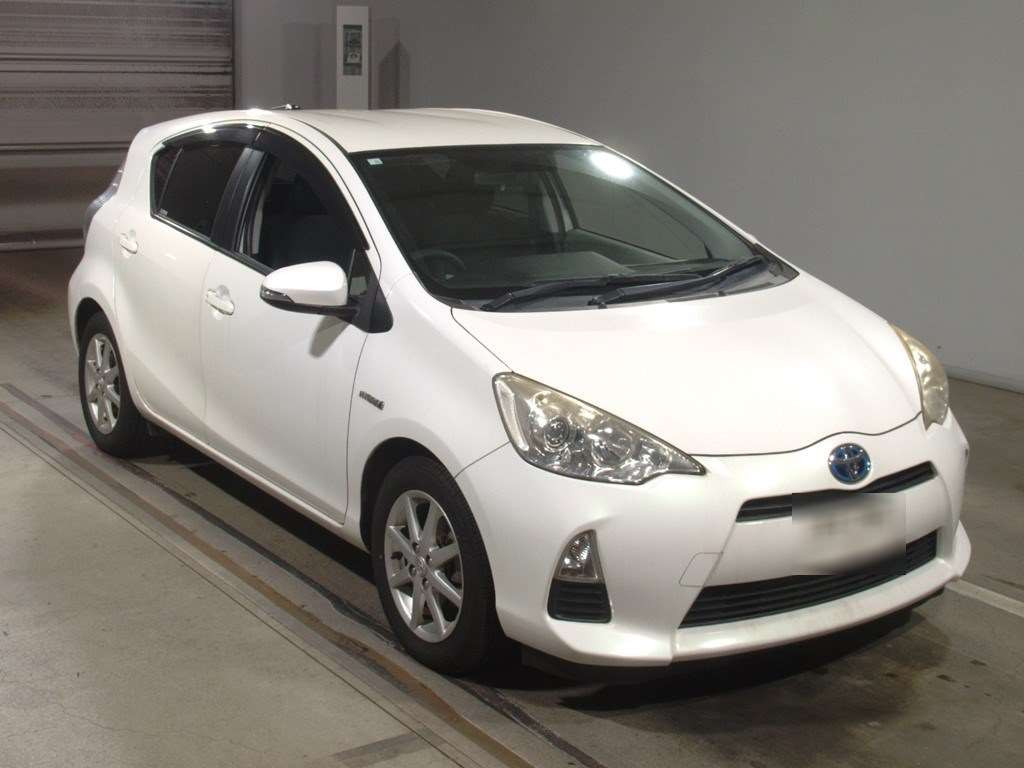 2012 Toyota Aqua NHP10[2]